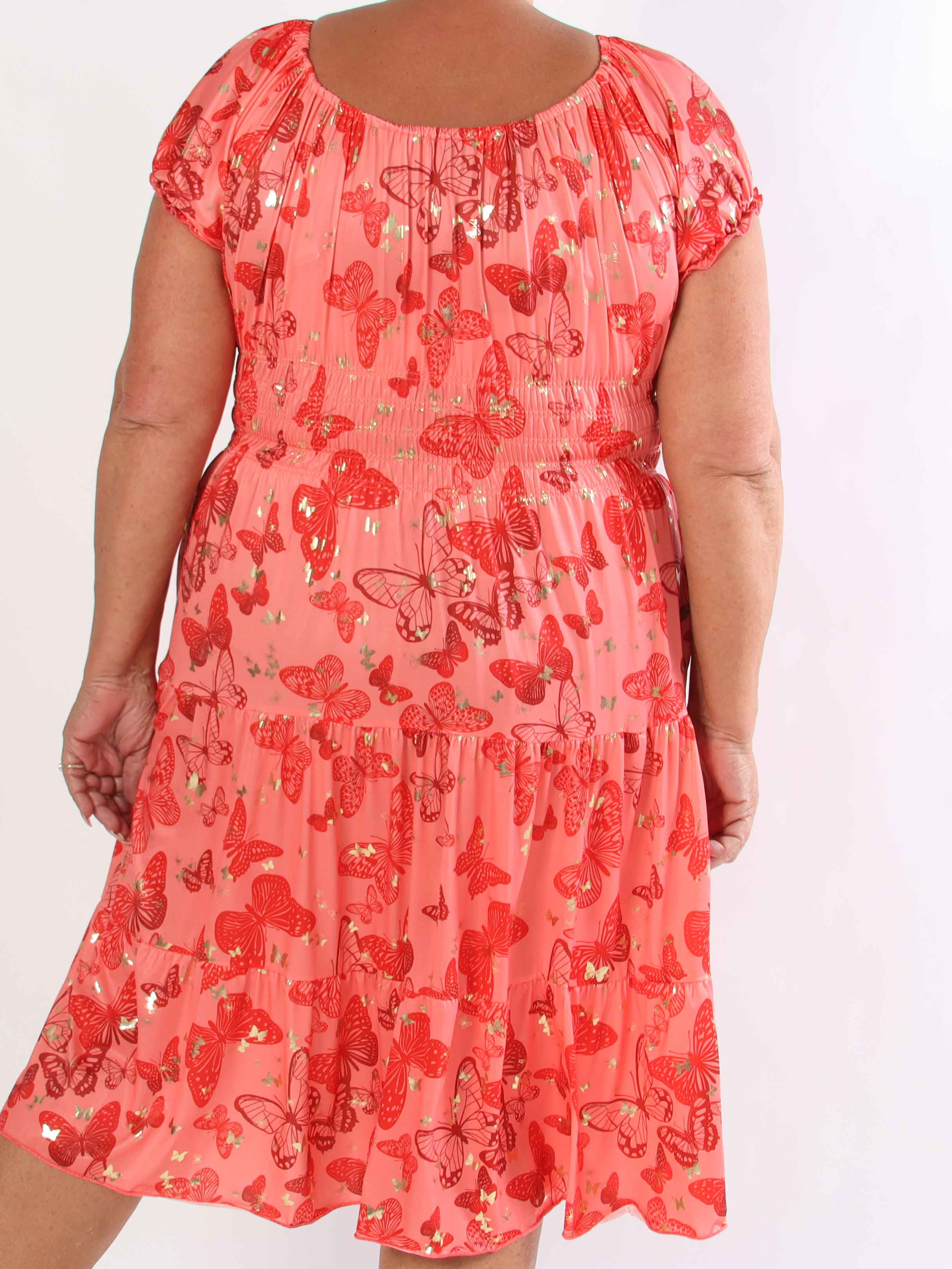 Tea Butterfly - Plus size kjole med smukt sommerfugleprint og elastisk udskæring